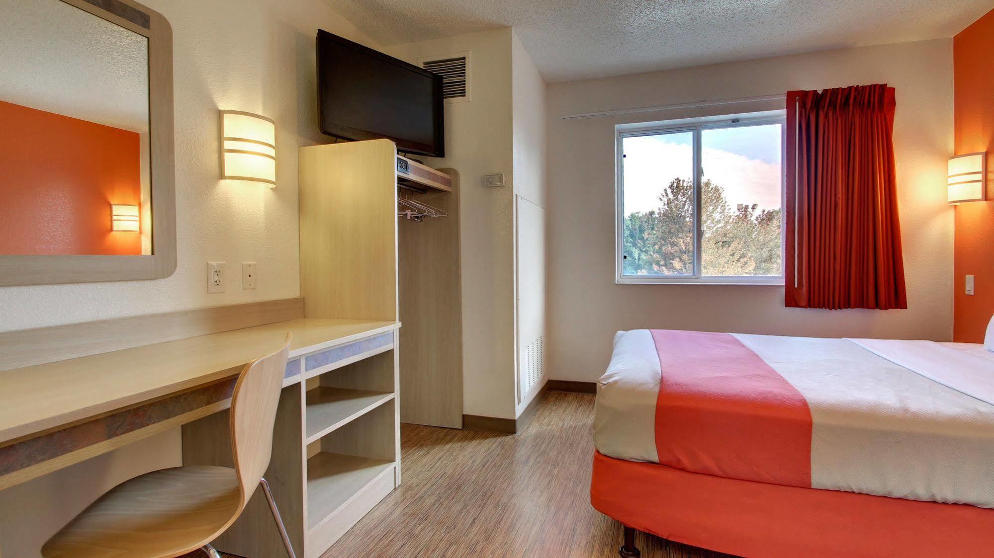 Hotel 6-springfield, Il 4*